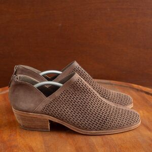Vince Camuto Paleta Perforated Leather Ankle Booties Back Zip Womens SZ 9M Brown